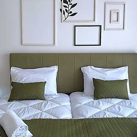 Cantinho Hostel *