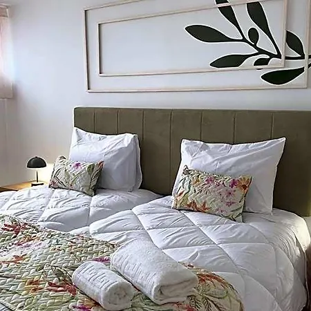 Cantinho Hostel *